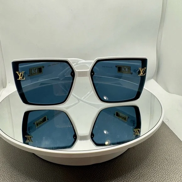 Louis Vuitton White Frame Blue Sunglasses LV Clash Low Square Sunglasses S00 - Accessories Z2864W  main image 3